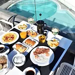 Hotiday Santorini 4* イア