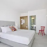 Hotiday Santorini 4*