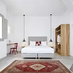 Hotiday Santorini Otel