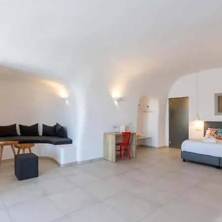 Hotiday Santorini 4*